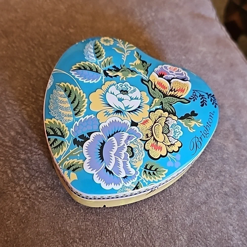 Brighton inside lid